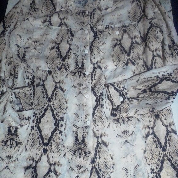 Women's button down shirt - Picture 2 of 8